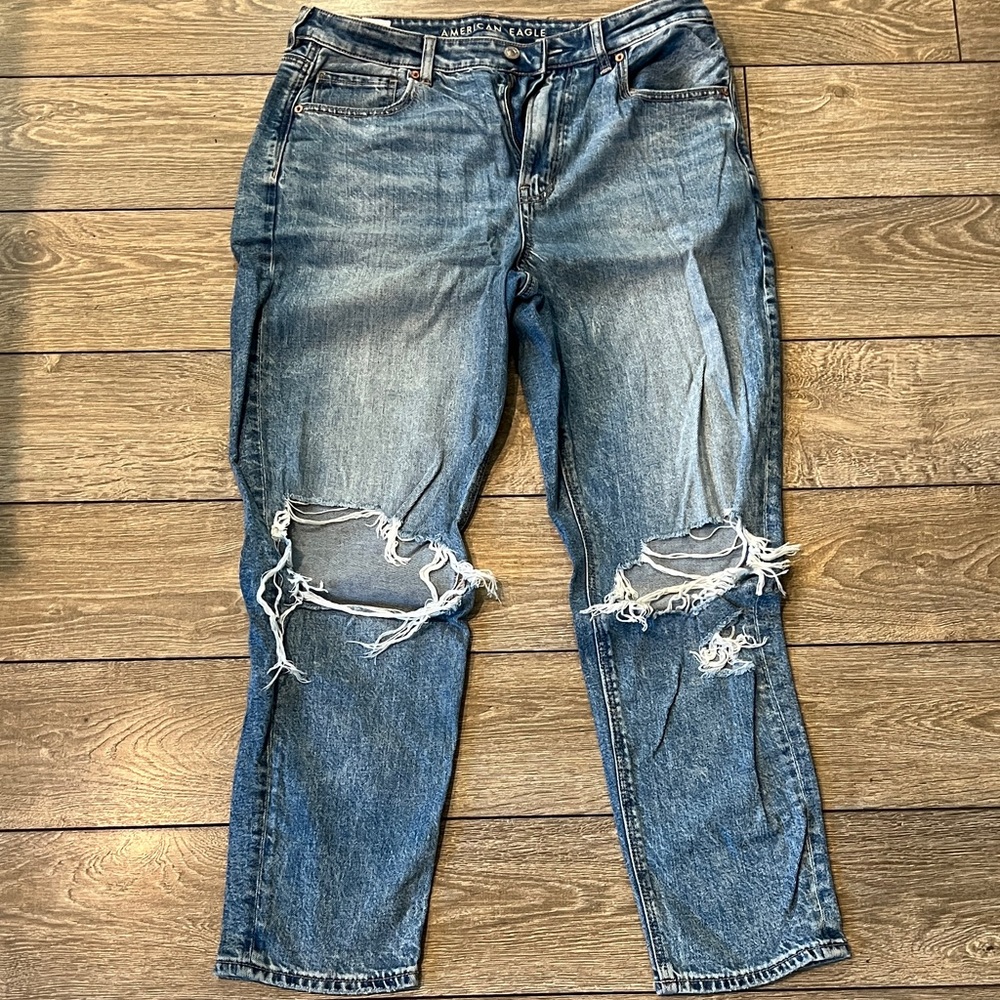 American Eagle Outfitters Women's Distressed Blue Jeans